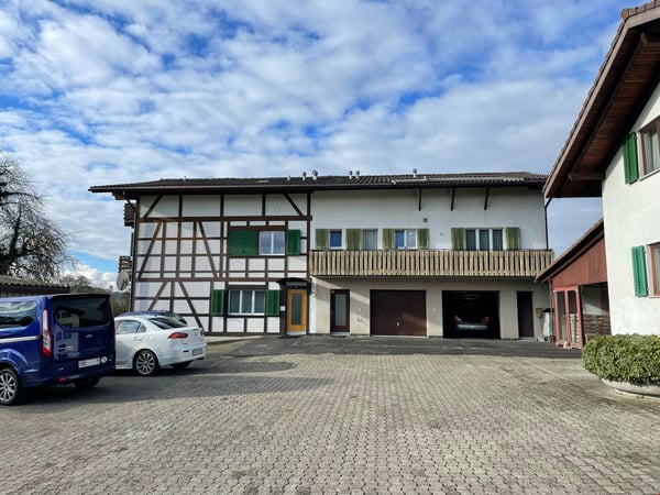 Landschaftsblick  - 2.5-Zimmer-Dachgeschosswohnung in Schnottwil 2