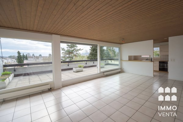 Helle Attika-Wohnung mit Terrasse und Aussicht in Ipsach 4