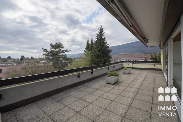 Helle Attika-Wohnung mit Terrasse und Aussicht in Ipsach 2