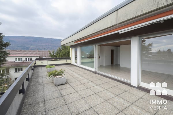 Helle Attika-Wohnung mit Terrasse und Aussicht in Ipsach 3