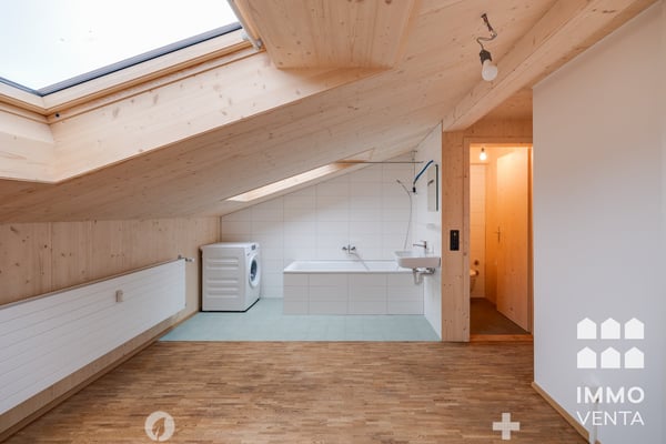 Exklusive 2.5-Zi.-Dachwohnung mit Terrasse in Biel | App. 2,5 pièces avec terrasse à Bienne 7