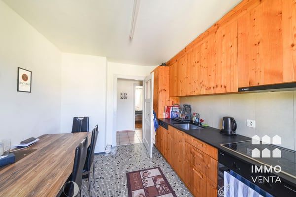 Grosszügige 2.5-Zimmer-Wohnung im 3. OG in Biel 2