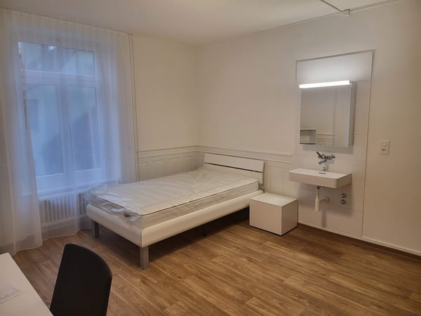 Grosses renoviertes möbliertes Zimmer Nähe Uni/ETH (5) 1