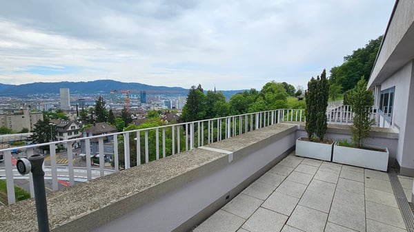 Gekühlte 3.5-Zimmer-Attikawohnung mit Blick über Zürich am Bucheggplatz 11