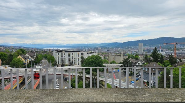 Gekühlte 3.5-Zimmer-Attikawohnung mit Blick über Zürich am Bucheggplatz 8