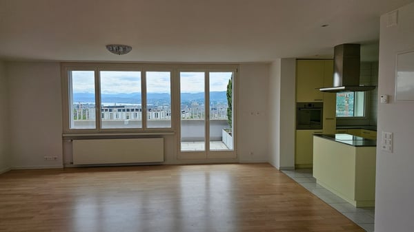 Gekühlte 3.5-Zimmer-Attikawohnung mit Blick über Zürich am Bucheggplatz