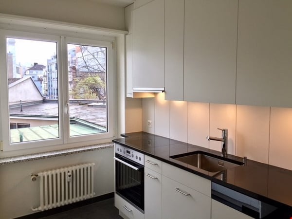 Helle 3-Zimmer-Wohnung mit Balkon und schöner Aussicht am Claragraben, Basel 2