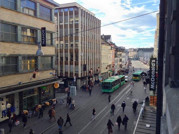 Charmante 1-Zimmer-Altbauwohnung an der Greifengasse in Basel 1