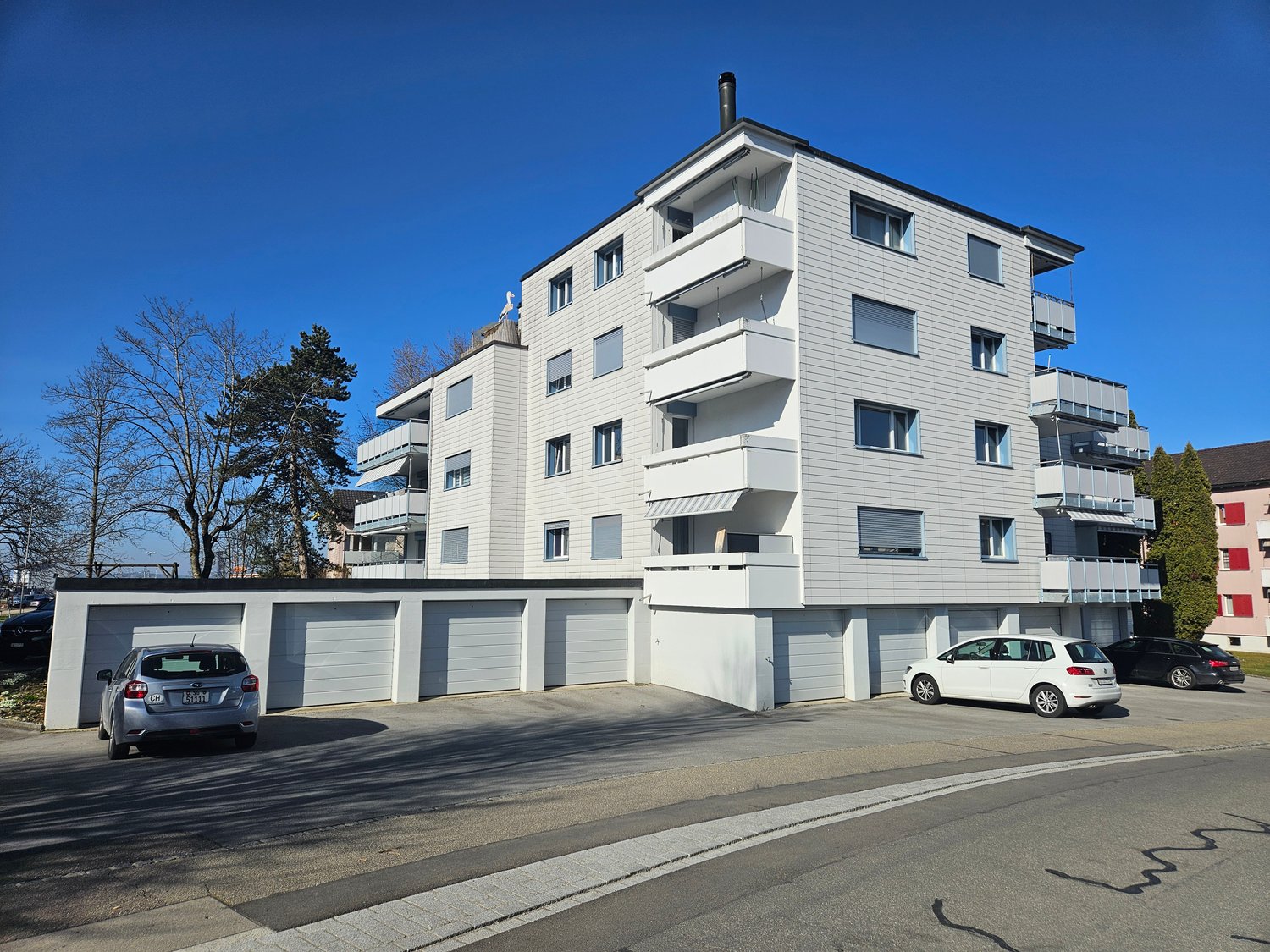 Bild Moderne 3.5-Zimmer-Wohnung in kernsanierter Liegenschaft – Frühester Bezug ab 1. November 2025