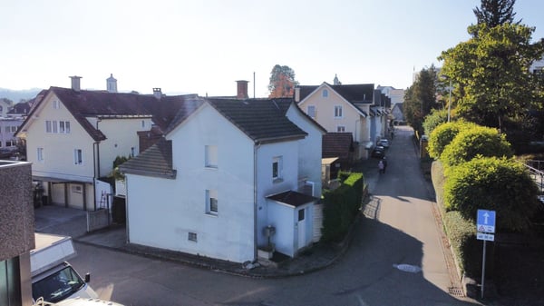 Charmantes 1-Zimmer-Einfamilienhaus mit Garten in Gossau 3