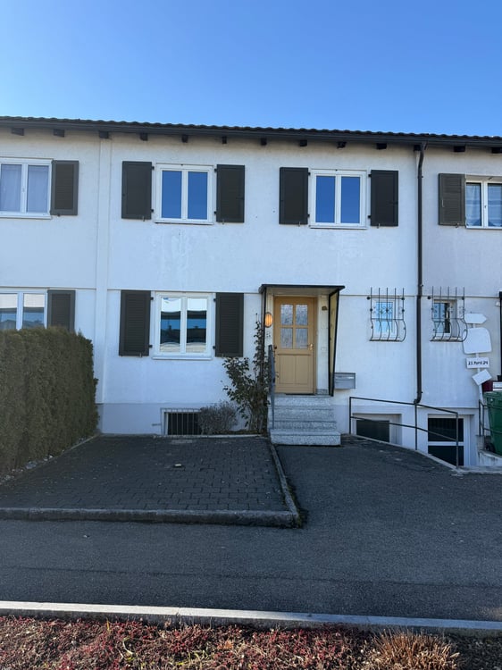 5.5-Zimmer Reiheneinfamilienhaus an guter Lage zu verkaufen. 2