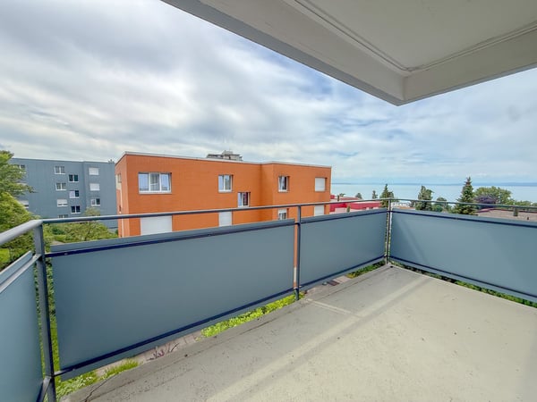 Charmante 4.5-Zimmer-Wohnung mit Balkon und schöner Aussicht in Rorschacherberg 3