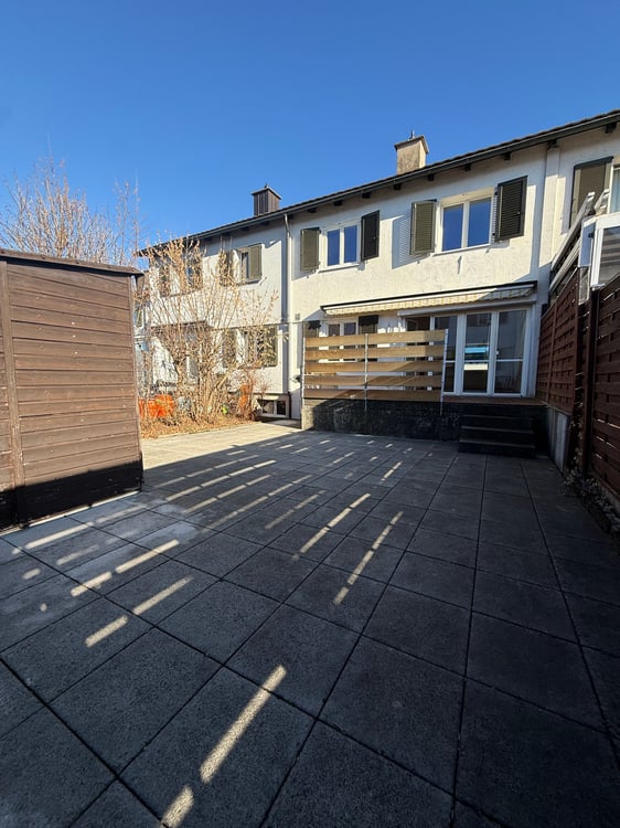 5.5-Zimmer Reiheneinfamilienhaus an guter Lage zu verkaufen. 1