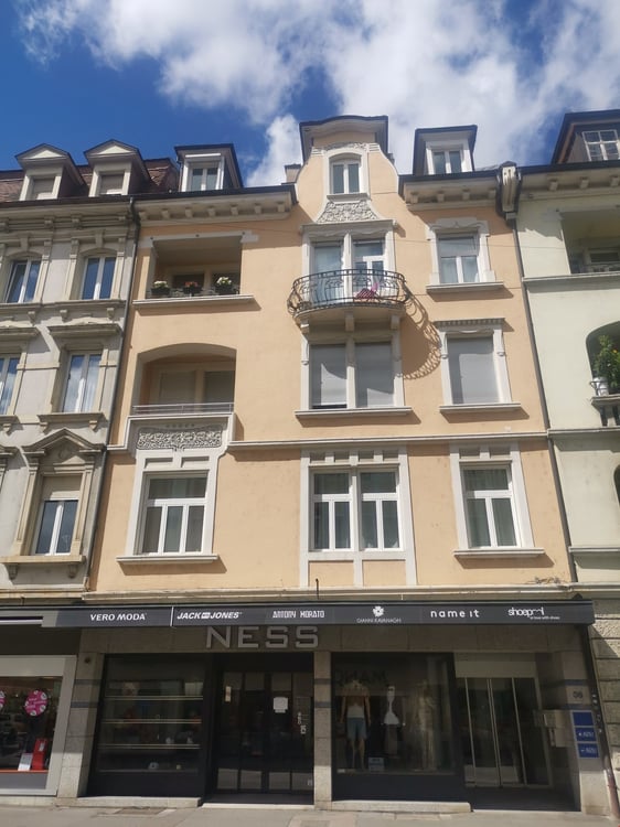 Premiers 2 mois GRATUITS! Jolie appartement de 1.5 pièces au plein centre de Delémont 1