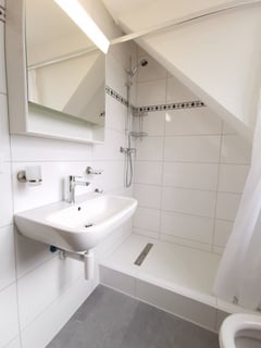 Premiers 2 mois GRATUITS! Jolie appartement de 1.5 pièces au plein centre de Delémont 8