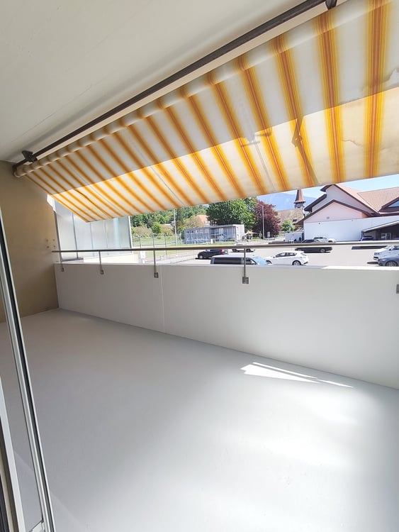 Helle neu renovierte 3-Zimmer-Wohnung mit Balkon in Spiez 7