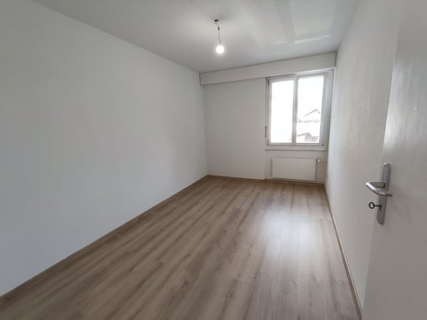 Helle 5.5-Zimmer-Wohnung mit Balkon in Spiez 12