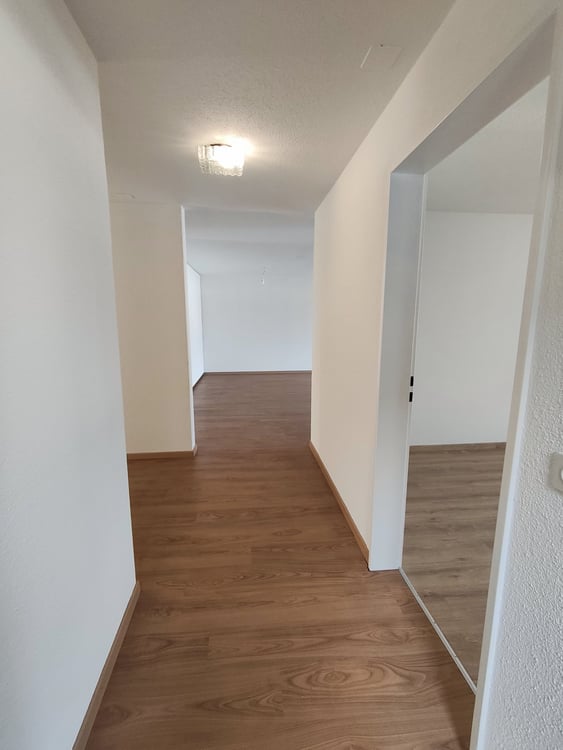 Helle 5.5-Zimmer-Wohnung mit Balkon in Spiez 10