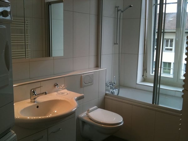 Altbauwohnung mit Ausblick auf das Schloss Thun! 4