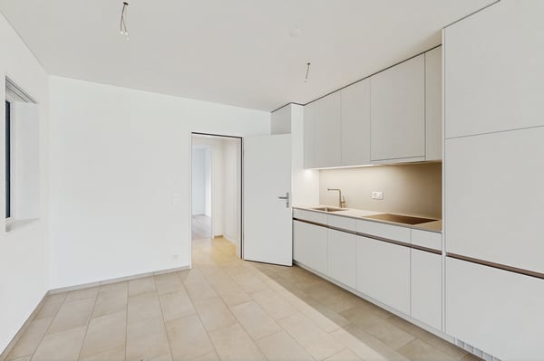Moderne 2.5-Zimmer-Wohnung mit Mietgarten und Holzterrasse in Zürich-Schwamen 6