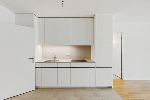 Moderne 2.5-Zimmer-Wohnung mit Mietgarten und Holzterrasse in Zürich-Schwamen 5