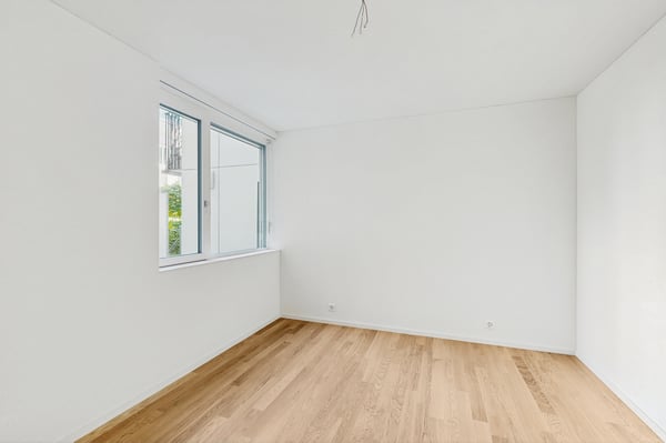 Moderne 2.5-Zimmer-Wohnung mit Mietgarten und Holzterrasse in Zürich-Schwamen 7