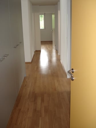 Helle, moderne, Wohnung mit sehr grossem Balkon 30.9m2 1