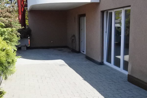 3 Zi.-Wohnung mit grosser Terrasse, stadtnah und ruhig 2