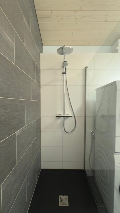 Moderne 4-Zimmer-Wohnung mit Seeblick in Aeschlen ob Gunten 6