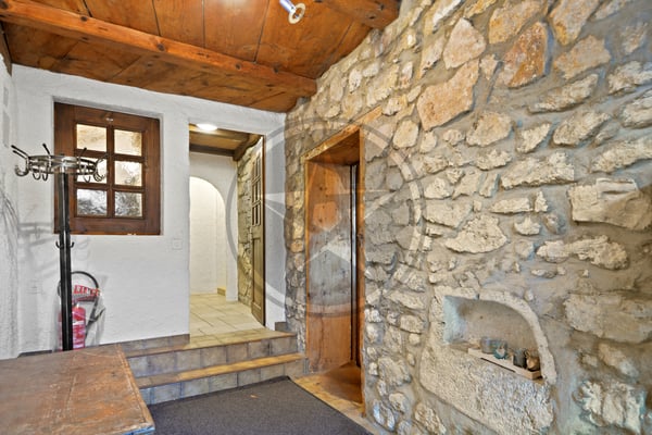 Magnifique ferme mitoyenne rénovée comprenant 2 appartements 2
