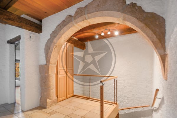 Magnifique ferme mitoyenne rénovée comprenant 2 appartements 4