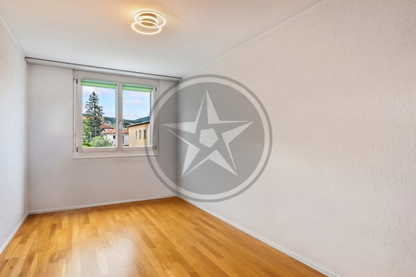 Charmant appartement traversant de 4,5 pièces avec grand balcon 8