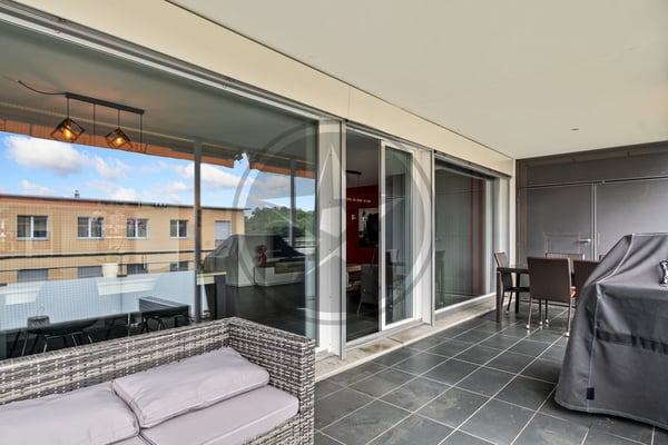 Charmant appartement traversant de 4,5 pièces avec grand balcon 12