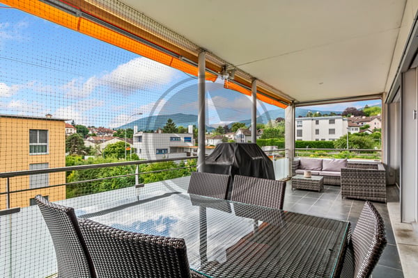 Charmant appartement traversant de 4,5 pièces avec grand balcon 11