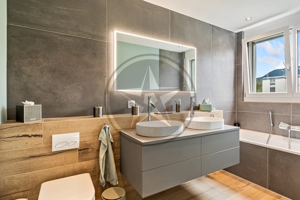 Charmant appartement traversant de 4,5 pièces avec grand balcon 9