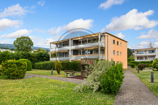 Charmant appartement traversant de 4,5 pièces avec grand balcon 13