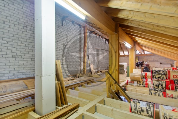 Ferme mitoyenne rénovée avec logements, grange et terrain à bâtir 10