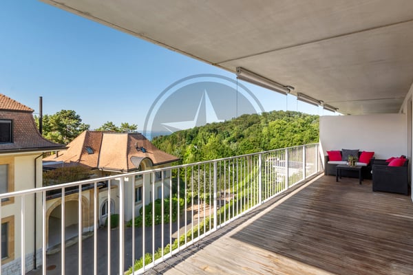 Spacieux appartement traversant de 3,5 pièces avec grand balcon 1