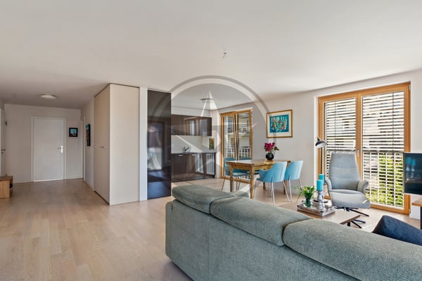 Spacieux appartement traversant de 3,5 pièces avec grand balcon 3