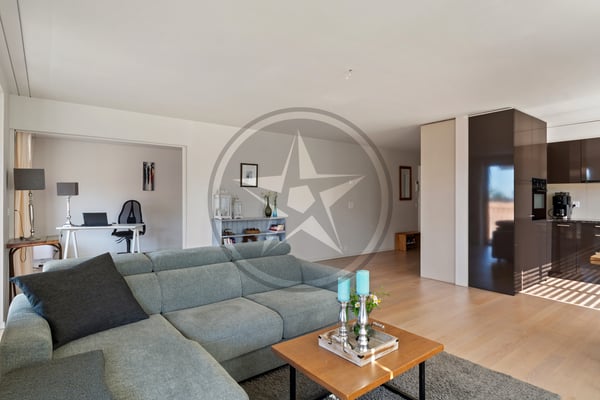 Spacieux appartement traversant de 3,5 pièces avec grand balcon 2