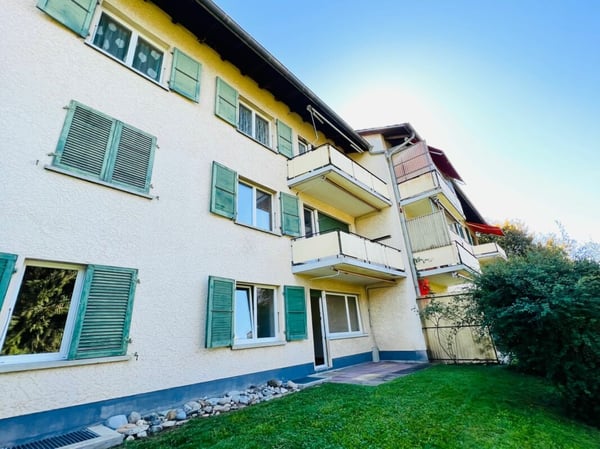 2-Zimmerwohnung - Balkon mit Blick auf den Niesen 2