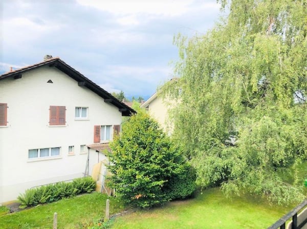 2-Zimmerwohnung - Balkon mit Blick auf den Niesen 9