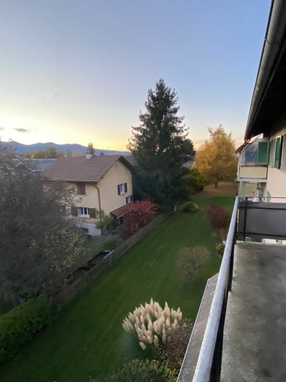 2-Zimmerwohnung - Balkon mit Blick auf den Niesen 11