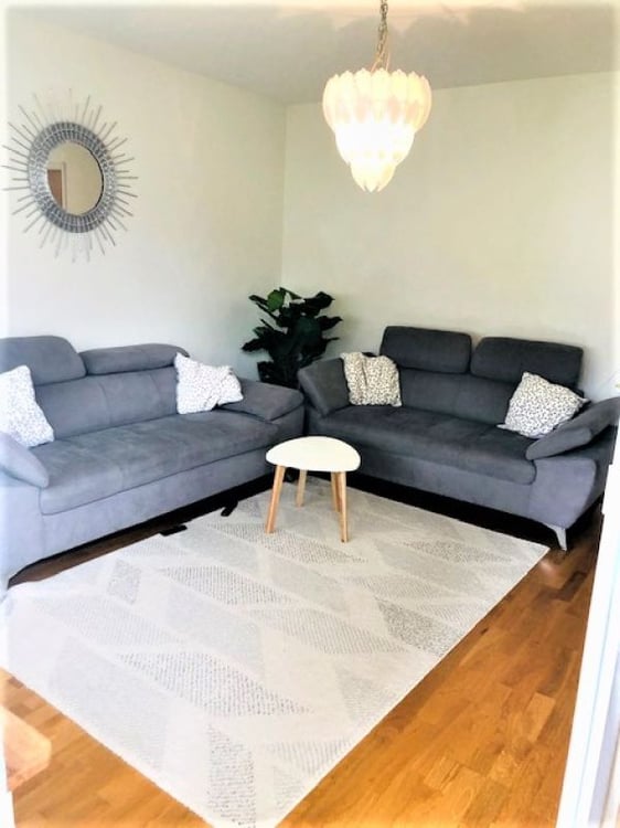 2-Zimmerwohnung - Balkon mit Blick auf den Niesen 7