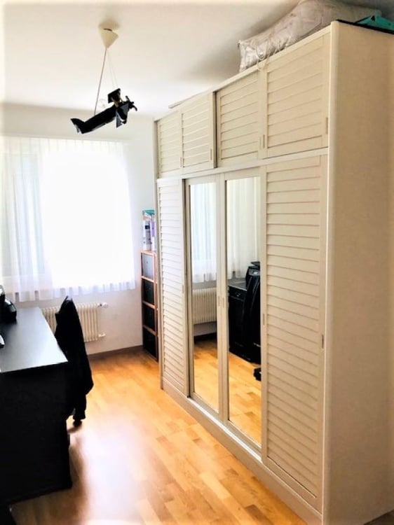 2-Zimmerwohnung - Balkon mit Blick auf den Niesen 8