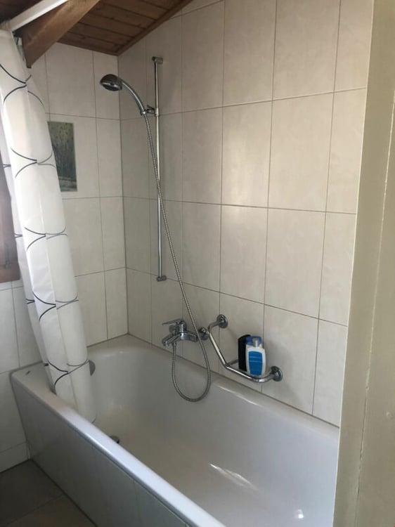 2 1/2-Zimmer-Dachwohnung mit schöner Aussicht 8
