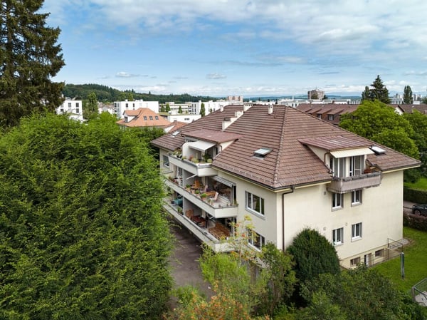 4 1/2-Zimmerdachwohnung mit schöner Aussicht & Cheminée