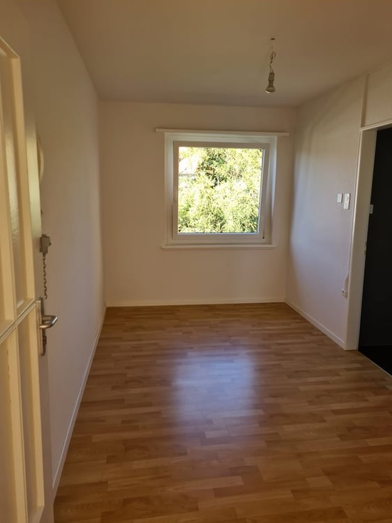 Schöne 2.5-Zimmerwohnung im 1. OG zu vermieten 3