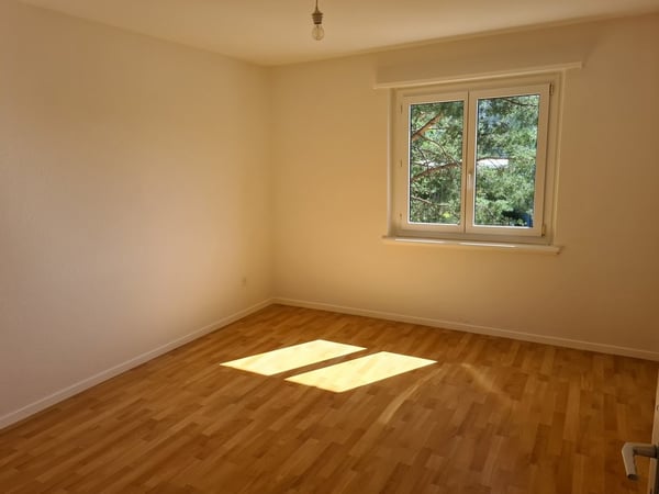 Schöne 2.5-Zimmerwohnung im 1. OG zu vermieten 2