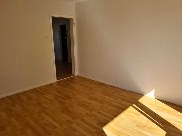 Schöne 2.5-Zimmerwohnung im 1. OG zu vermieten 4